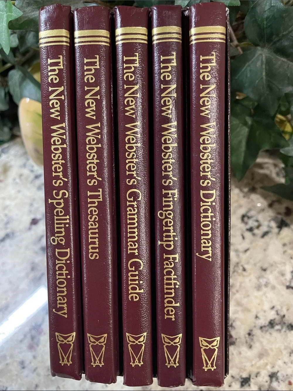 Own this Nostalgic Webster’s 5 book volume Desk Reference books 📚Office or Home